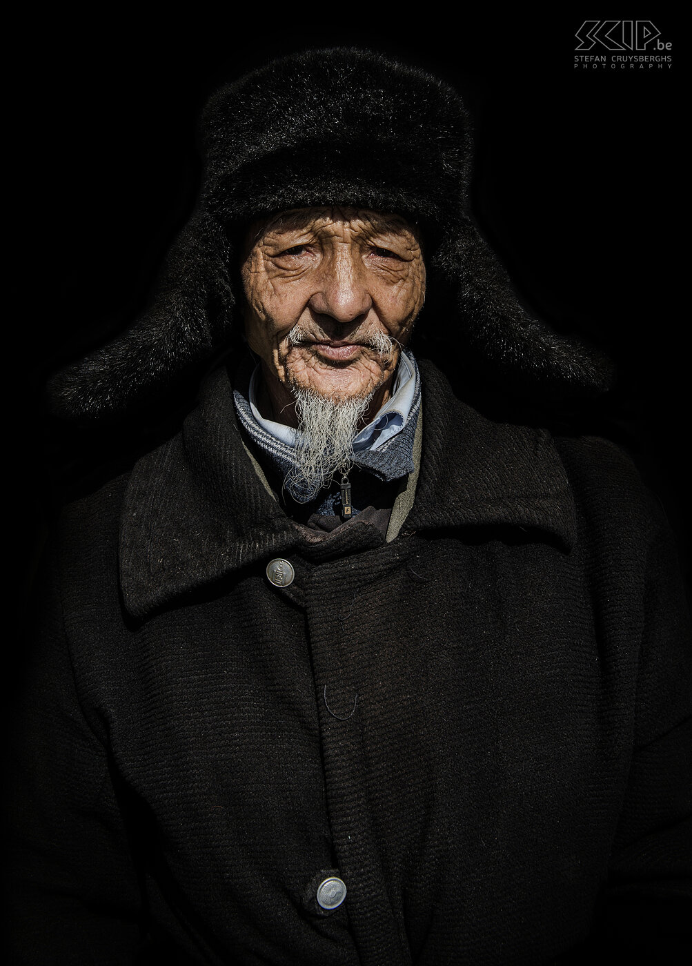 Ulgii - Golden Eagle Festival - Old man An old Kazakh man who comes to watch the competitions. Stefan Cruysberghs